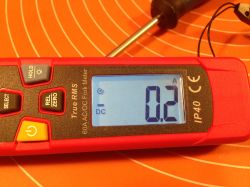 UNI-T UT256 Amperomierz widełkowy - krótki opis, wnętrze, zastosowanie.