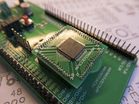 Płytka prototypowa do mikrokontrolera PIC24