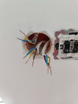 Connecting staircase switches: instructions and diagram for a 3-wire cable