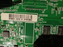 Zdjęcie zielonej płytki drukowanej telewizora LG 55 LF 652V z oznaczeniami.