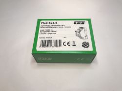 Zielone pudełko zegara PCZ-524.4 z etykietą informacyjną na górze.