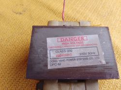 Trafo z mikrofalówki jako generator wysokiego napięcia.