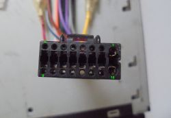 Marquant MCR-1306 - jak podłączyć kostkę zasilającą do radia?