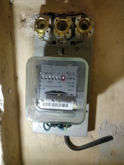 Zdjęcia najlepszych i najgorszych instalacji elektrycznych.