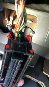 Astra H - Instrukcja rozebrania wtyczki i podłączenia żeńskich pinów