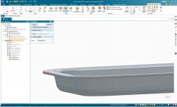 Interfejs Solid Edge z modelem tacki w widoku 3D