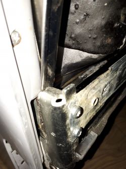 Jak zamontować drzwi w zmywarce Beko DIN5834 do zabudowy?