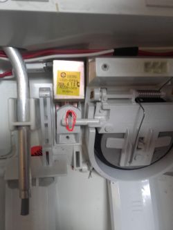 Lodówka Samsung RS21DDSV - dźwignia kostkarki Lodówka Samsung RS21DDSV - dźwignia kostkarki