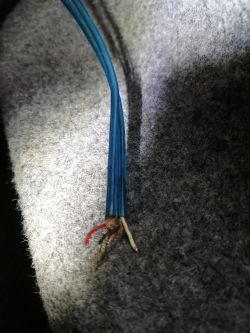 Wzmacniacz bga250 - dolutowanie zerwanego kabla kanalu prawego do płyty głównej