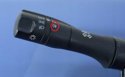 Nissan Note E12 - Jak uaktywnić przednie światła przeciwmgłowe?