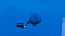 Blue MOV varistor with the marking 431KD07 on a blue background.
