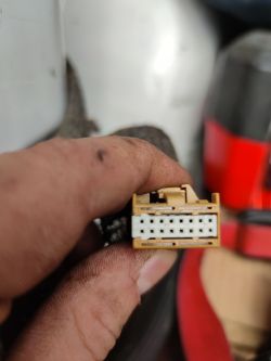 Opel Vivaro A 2.0CDTI 2011r. - Fabryczna wiązka haka.