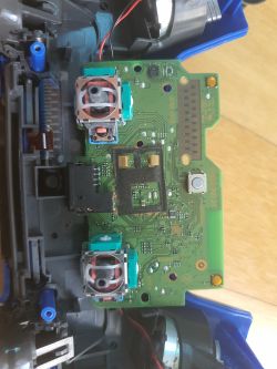 DUALSHOCK4 JDM-055 nie działa na baterii - testowane na dwóch różnych