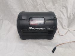 Podłączenie subwoofera Pioneer z wtyczką XLR do wzmacniacza samochodowego