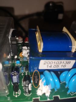 Ctek MXS 7.0 - Oderwany element od płyty, poszukiwanie miejsca montażu