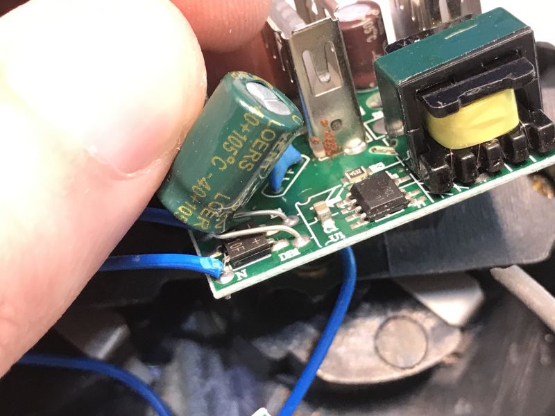 The Lucky Hawk 8204 USB power supply splitter, again about (in)product safety