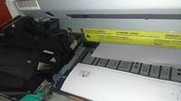 HP LaserJet serii 8150 - Papier nie wychodzi do końca