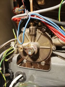 Baxi Eco 240 - kapiąca woda z zaworu trójdrożnego. Jak naprawić?