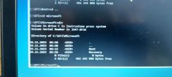 Zrzut ekranu przedstawiający widok wiersza poleceń z listą katalogów na dysku C w folderze EFI Microsoft.