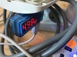 Gniazdo elektryczne z wbudowaną, dwuportową ładowarką USB - mini test + teardown Gniazdo elektryczne z wbudowaną, dwuportową ładowarką USB - mini test + teardown