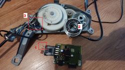 Mechanizm z Vectry C do zamykania klapy: podłączenie siłownika, sterownik, zasilenie i działanie
