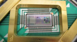Porównanie wydajności kwantowego D-Wave Two i zwykłego komputera