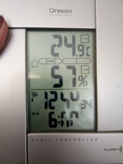 Naprawa wyświetlacza w stacji pogodowej Oregon Scientific