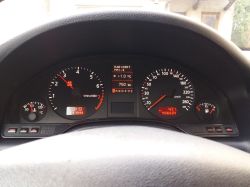 AUDI A8 D2 LIFT podświetalnie licznika, zrobiło się słabe z dnia na dzień