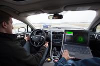 Ford zaprezentował hybrydowy samochód autonomiczny