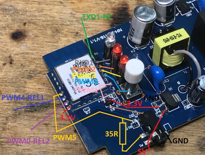 Moes MS-103 Set with DS18B20 Sensor Programmable Moes MS-103 relay with temperature sensor, manual, and probe on a white background.