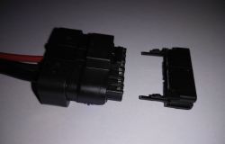 Jak wyjąć przewody z terminalami z złącza SICMA 6 pin?