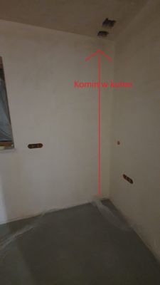 Ściana w kuchni z zaznaczonym miejscem na komin.