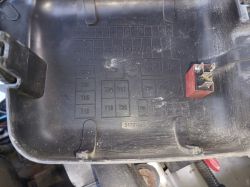 Dym z Peugot Biper - przypalony przekaźnik i przewód ABS. Szukam opisu przekaźników.