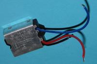 Podłączenie uniwersalnego modułu miękkiego startu do Bosch GWS 125 C – opis przewodów
