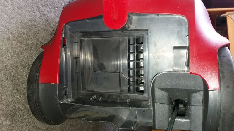 Odkurzacz Electrolux ZP4001EL jak zdemontowć obudowę?