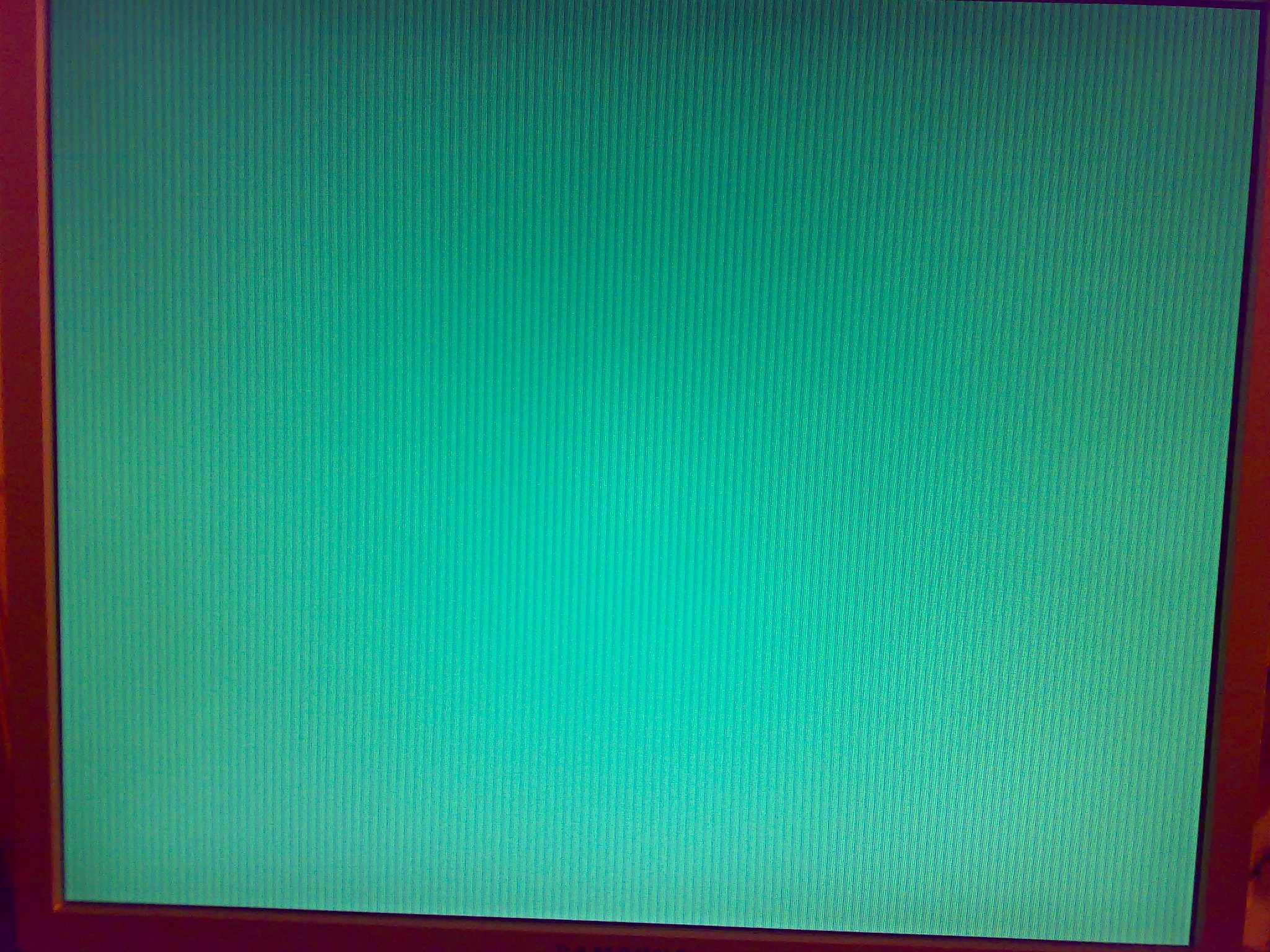 Почему экран становится зеленым. Синий экран с полосками. Голубой полосатый экран. Полосы на экране и зависание. Полосатый экран на компьютере.