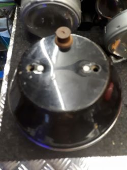 Z jakiego pojazdu pochodzi ta stara niemiecka lampa?