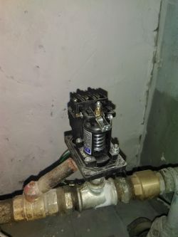 Jak poprawnie połączyć? - Jak poprawnie połączyć włącznik silnikowy stycznik, z