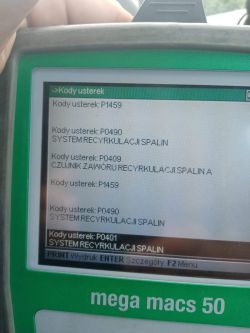 Dlaczego wyświetlają się dane błędy i jak je naprawić? Auto: Citroën C4 Picasso.