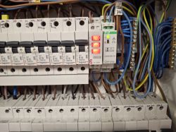 Sofar HYD 5KTL-3PH + BTS 5 kWh – falownik nie wraca automatycznie po zaniku prądu