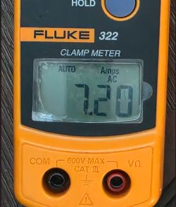 Fluke 322 clamp meter display shows 7.20 amps AC