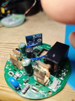 Interior of Tuya BSD29 UK 20A Smart Plug Interior of a smart plug showing the main PCB and electronic components.