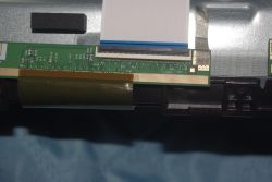 Hisense 65U6NQ - pionowe pasy i żółty proszek przy matrycy, zalanie czy COF?