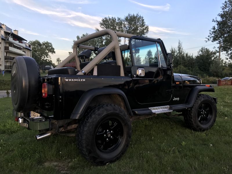 Jeep Wrangler bez dachu - jak zainstalować nagłośnienie basowe Hifonics BXI-12 DUAL?