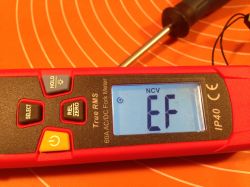 UNI-T UT256 Amperomierz widełkowy - krótki opis, wnętrze, zastosowanie.