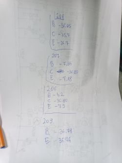 Kartka papieru z odręcznymi notatkami dotyczącymi pomiarów napięcia dla kilku tranzystorów.