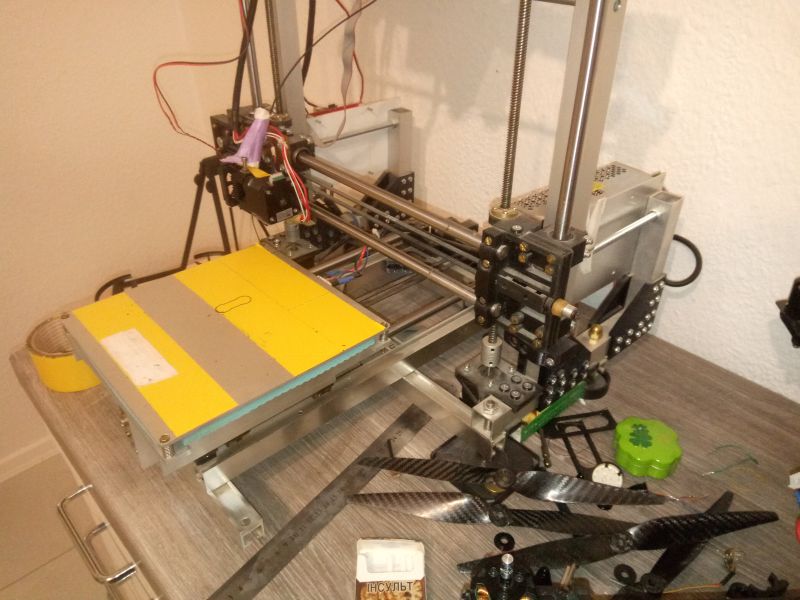 Gdzie kupić twardy wałek 8mm i łożyska do Anet A8? Uszkodzenie po użyciu kombinerek