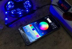 Wodoodporny pasek LED RGB na USB z Bluetooth (i podobno WiFi? jednak nie) Wodoodporny pasek LED RGB na USB z Bluetooth (i podobno WiFi? jednak nie)