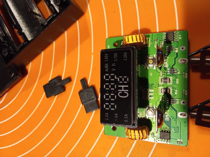 LiitoKala Lii-S2 - Ładowarka akumulatorów dla każdego. Krótki opis, dużo zdjęć.