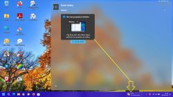 Ekran laptopa z Windows 11 pokazujący problem z widżetami. Widoczny jest komunikat informujący, że brak przypiętych widżetów.